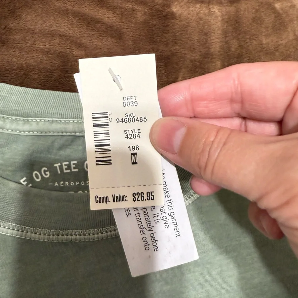 NWT woman’s size medium oversized Aeropostale cropped tshirt - Picture 9 of 9
